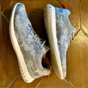 Men’s Peter Millar hyperlite shoes. Excellent condition.